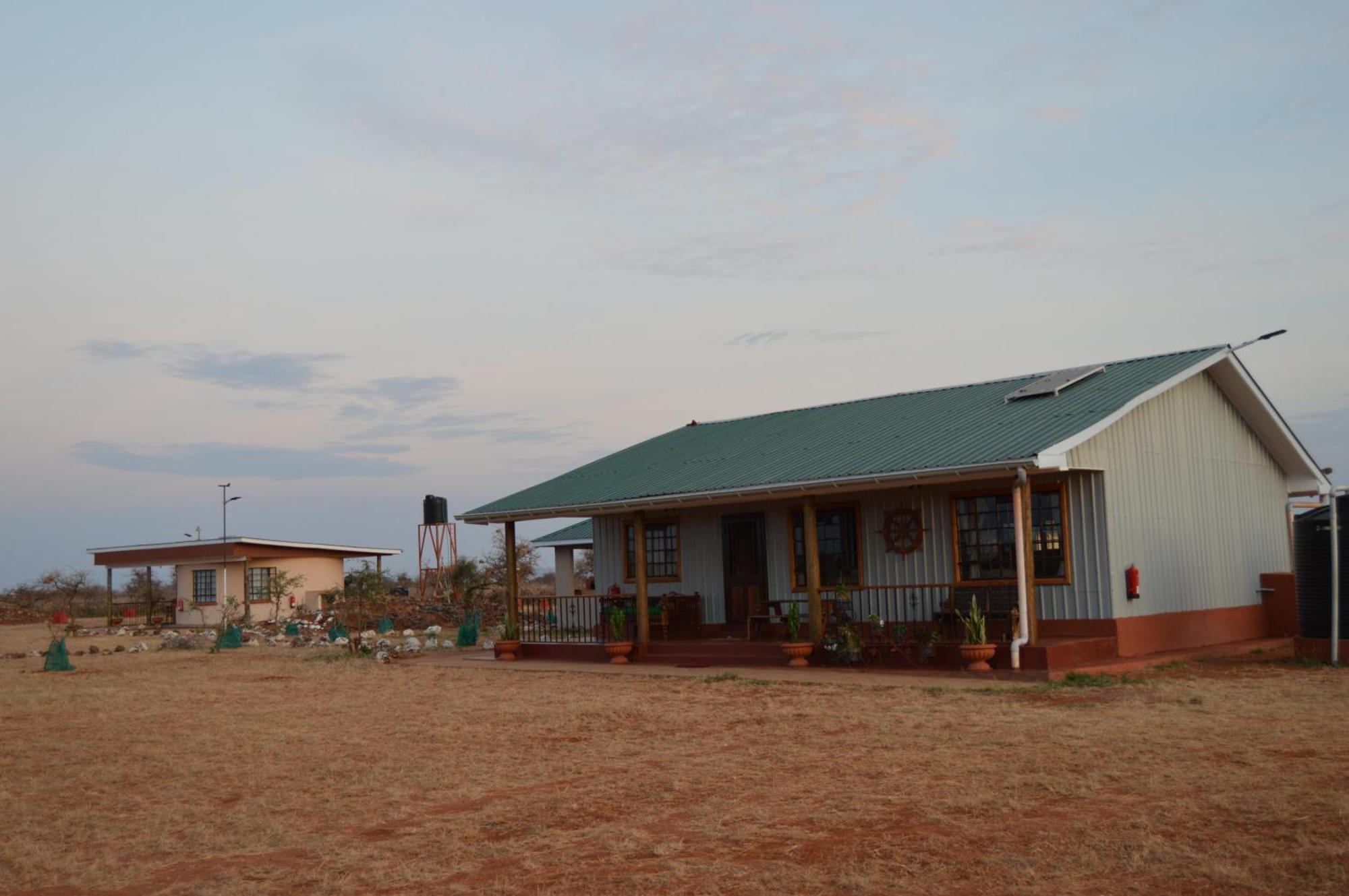 Wild Amboseli Ndovu Cottage. Luaran gambar